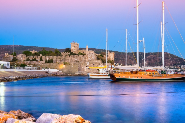 Bodrum: Private Sunset Boat Tour with Dinner Bodrum: Private Sunset Boat Trip with Optional Dinner