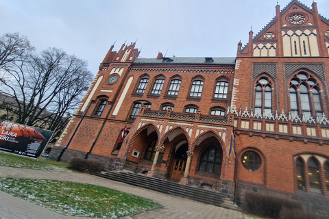 Riga: Art Nouveau Tour with Hat Wearing
