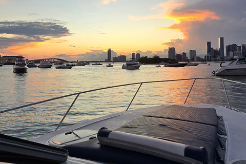 Yacht cruise Biscayne Bay, Miami Beach and Sand bar. 42Ft Yacht cruice Biscayne Bay, Miami Beach and Sand bar