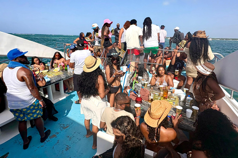 Punta Cana: Sunset Boat Party with Open Bar, DJ & Fire Show