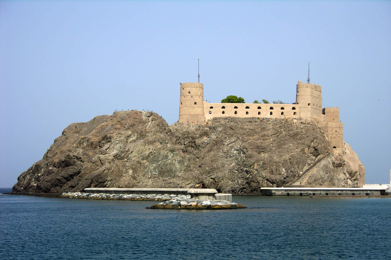 Kust- och solnedgångskryssning i Muscat