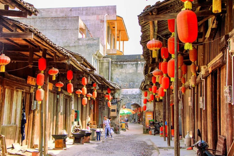 Guilin: Full-Day City Walk Tour with Reed Flute Cave Visit