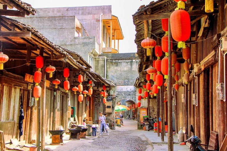 Guilin: Full-Day City Walk Tour with Reed Flute Cave Visit