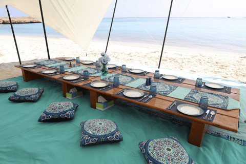 Full Day Damaniyat Island Experience with Beach Barbecue Full Day Damaniyat Island Experience with Lunch