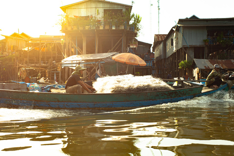 Puesta de Sol sobre el Lago Tonle Sap y Visita al Pueblo Flotante