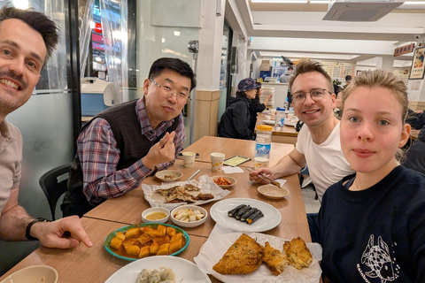 Seoul: Guided Walking Tour for Seniors with Breaks