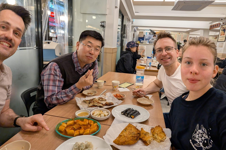 Seoul: Guided Walking Tour for Seniors with Breaks