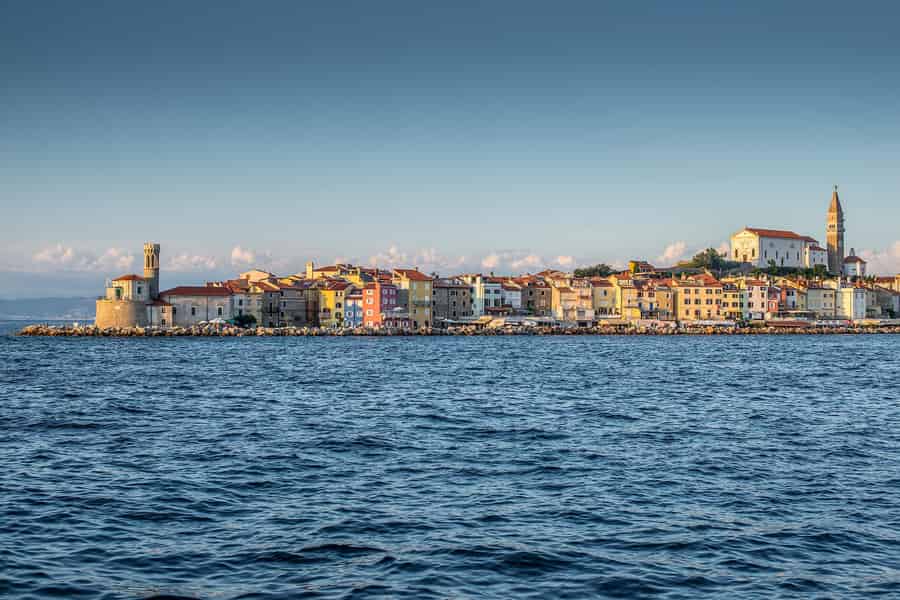 Von Ljubljana aus: Tagestour zu den UNESCO-Höhlen von Škocjan und Piran. Foto: GetYourGuide Von Ljubljana aus: Tagestour zu den UNESCO-Höhlen von Škocjan und Piran. Foto: GetYourGuide