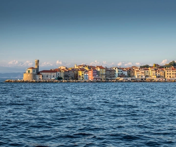 From Ljubljana: Škocjan UNESCO Caves and Piran Full-Day Trip