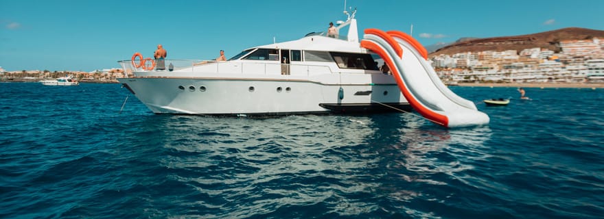 Costa Adeje : Excursion en yacht privé avec sports nautiques et toboggans