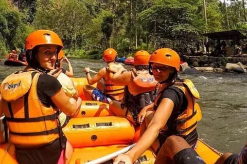 Bali: Rafting z przewodnikiem po rzece Telaga Waja z posiłkiem
