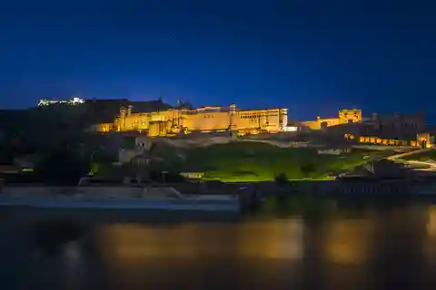 Jaipur: Amber Fort Light & Sound Show with Dinner