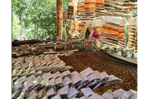 Excursão a Stone Town e à Quinta das Especiarias com almoço tradicionalPasseio pela Cidade de Pedra e Fazenda de Especiarias com Almoço Tradicional