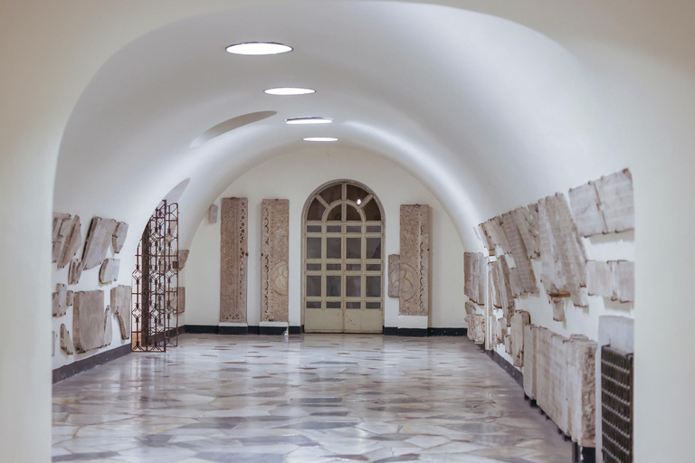 Rome: St. Peter’s Basilica & Underground Tombs Tour Group Tour in French