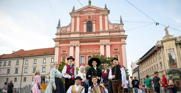 Ljubljana: Traditionelles slowenisches Abendessen und Show