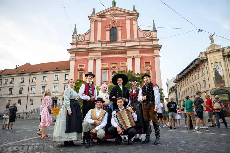 Ljubljana: Traditionelles slowenisches Abendessen und Show. Foto: GetYourGuide