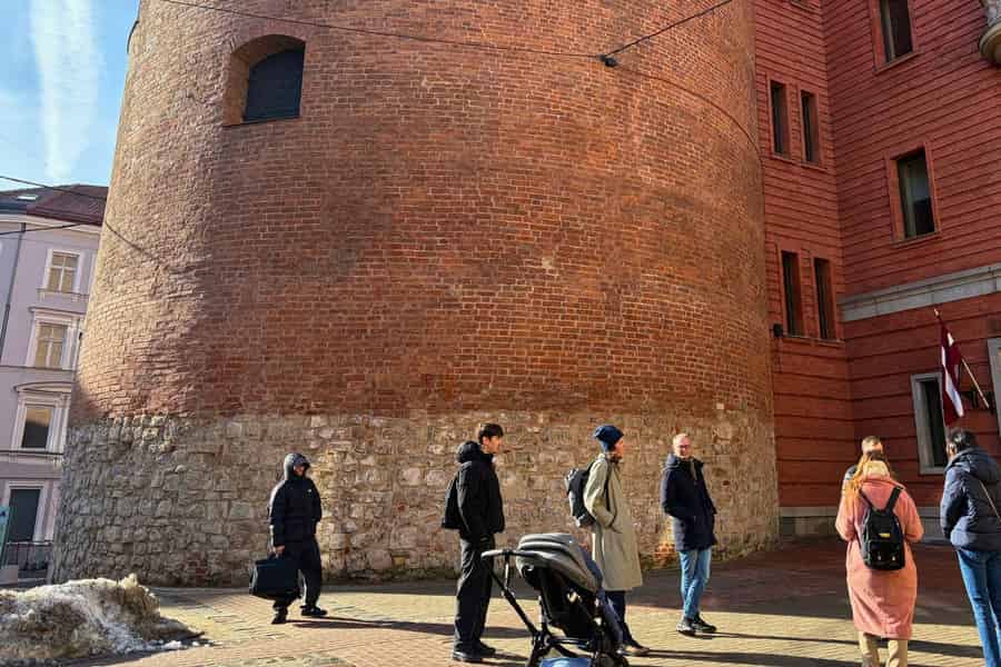 Riga: Altstadt-Rundgang & kostenlose Verkostung von Rigaer Schwarzbalsam. Foto: GetYourGuide