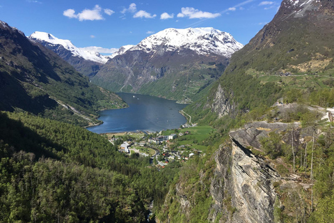 From Hellesylt: Geiranger Highlights Tour with Photo Stops