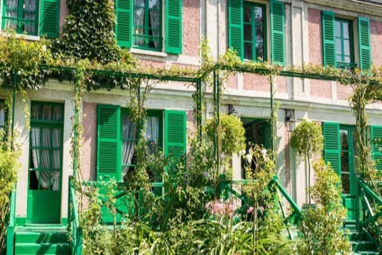 جولة موجهة إلى جيفيرني مونيه لنصف يوم من باريس مع النقلجولة موجهة إلى متحف مونيه في جيفيرني لمدة نص