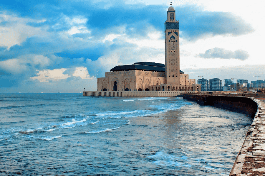 Gemeinsamer Transfer von Marrakesch nach Fès über Casablanca. Foto: GetYourGuide