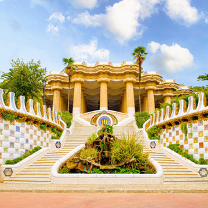 Barcelona: Park Güell Guided Tour with Fast-Track Ticket
