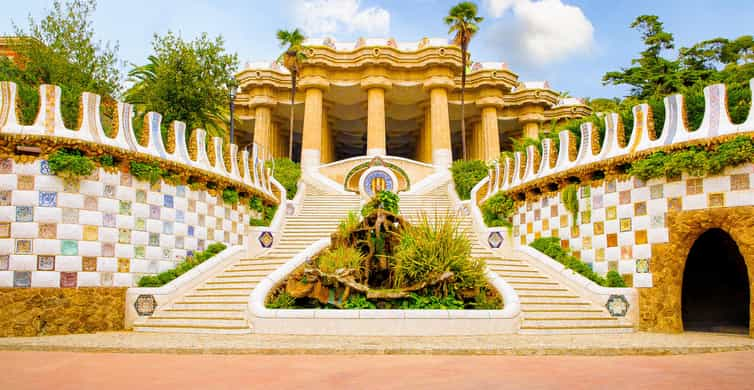 Barcelona: Park Güell Guided Tour with Fast-Track Ticket