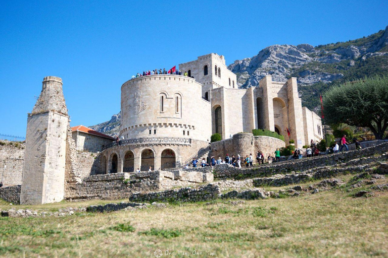 De Tirana: Viagem de um dia a Krujë com almoço e jantar