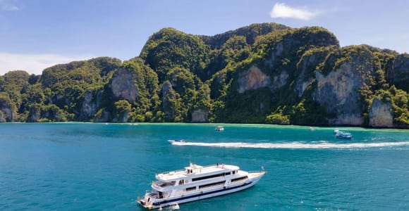 Phuket: One-Way to/from Phi Phi Premium Ferry Transfer