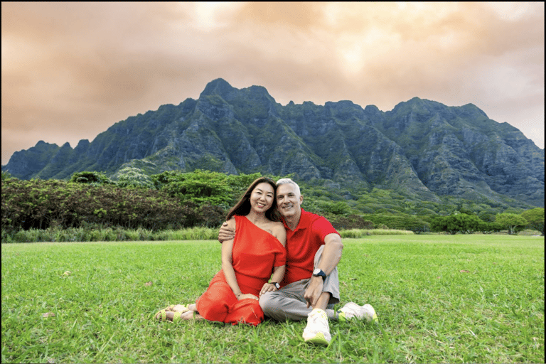 Oahu: Hawaiian Sunset Photoshoot on the Beach Premium Couple