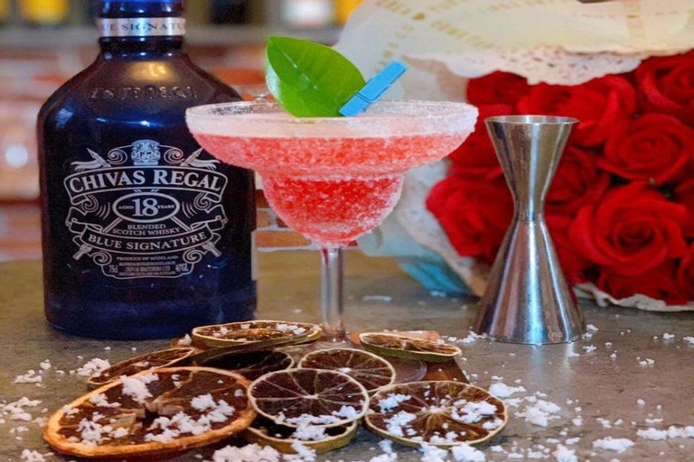 Da Nang: Cocktail Making Class & Experience