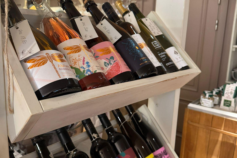 Riga: Old Town Tour with Latvian Wine and Cheese Tasting