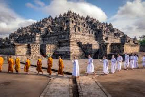 Yogyakarta : Borobudur Climb Up Tour Half Day