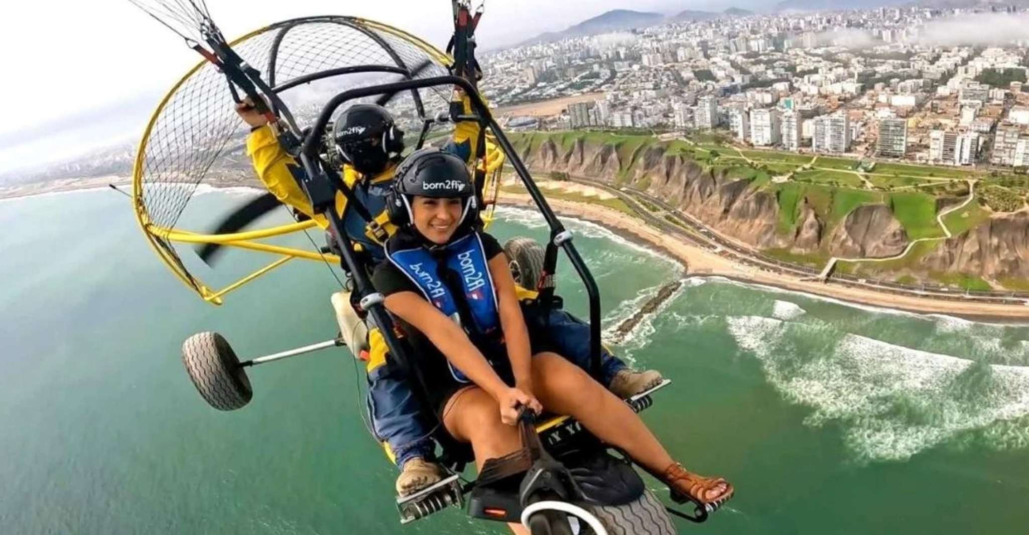 Paramotor flight over the south coast of Lima - Housity