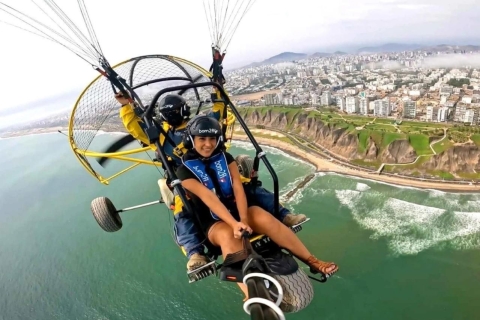 Vol en paramoteur au-dessus de la côte sud de Lima