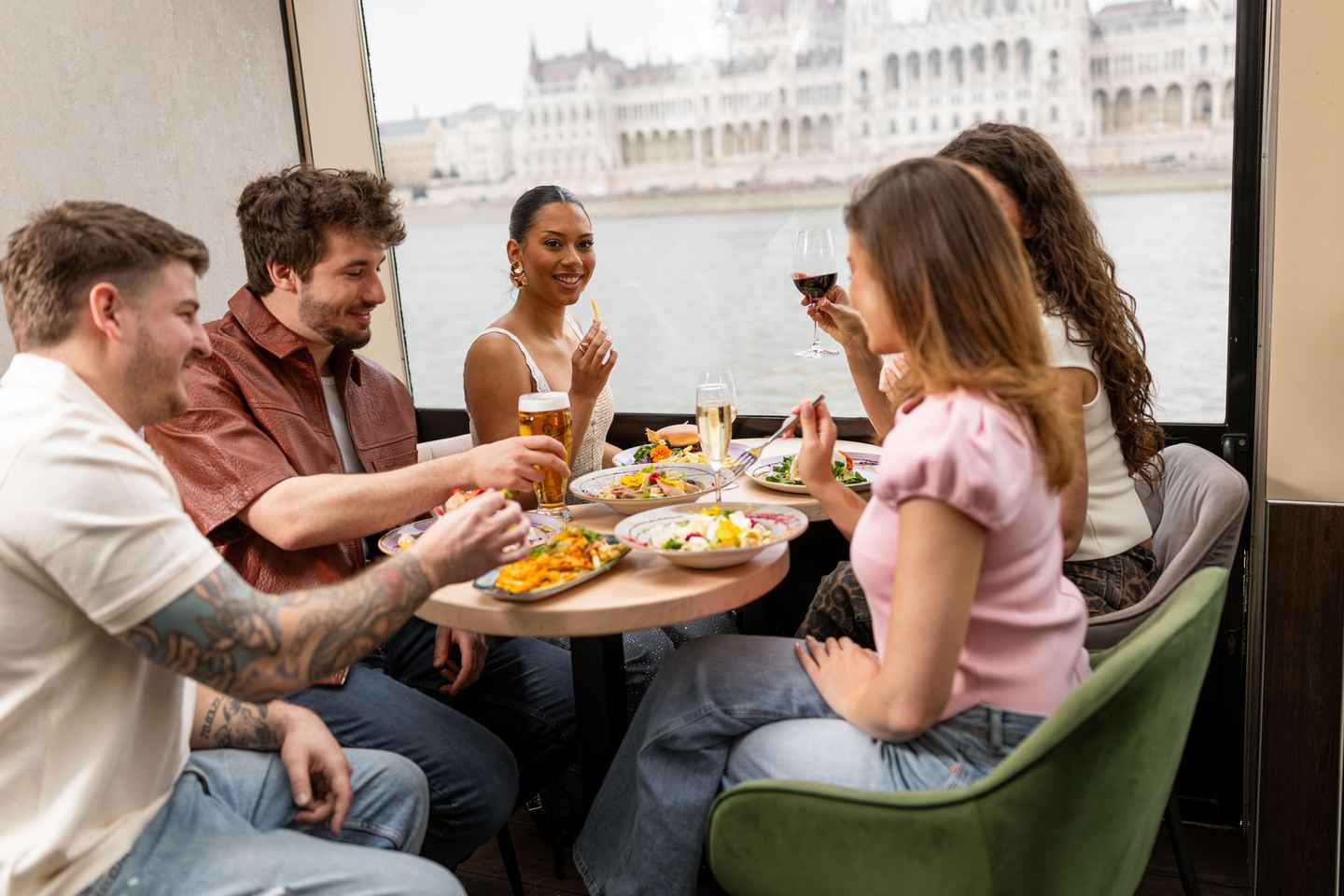 90-Minute Danube Cruise with Drink & Top City Landmarks - Sightseeing with 1 Drink