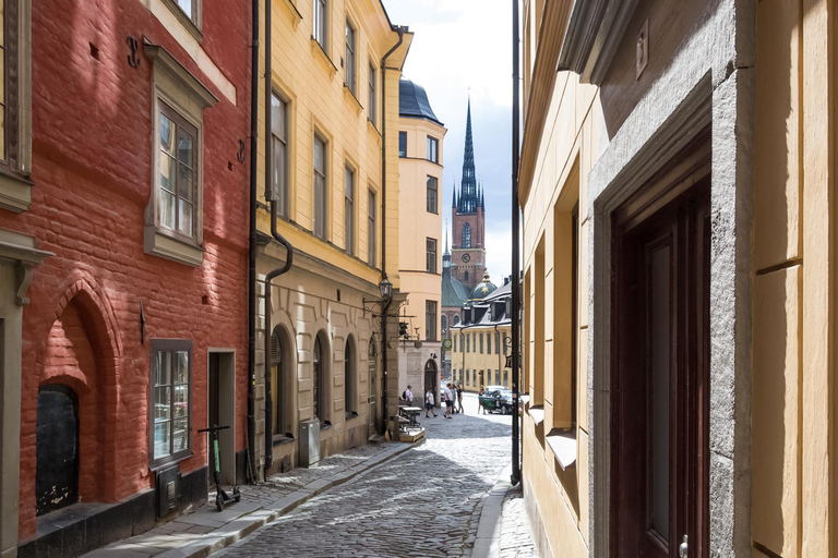 Snaps, Hygge and Nightlife Tour in Stockholm Old Town Bars 2-hour: 5 Snaps & Appetizers Tasting