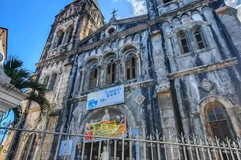 Walking tour in stone town