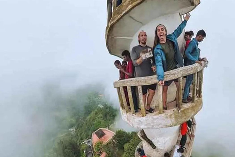 Nuwara Eliya to Kandy: Transfer with Waterfall & Tea Tour