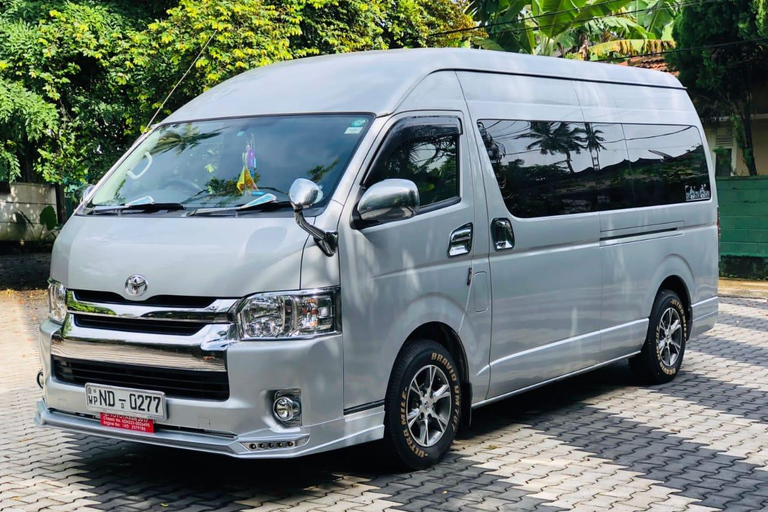 Galle: Private Colombo/Airport Transfer with Turtle Stop