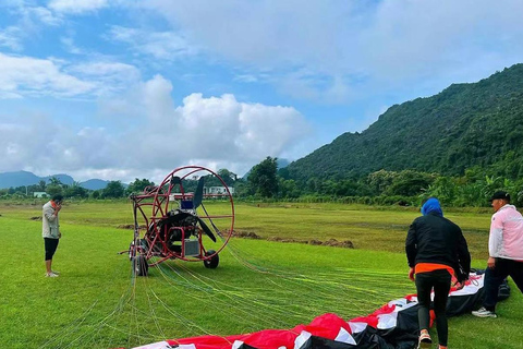 Vang Vieng: paesaggio da parapendio e karting