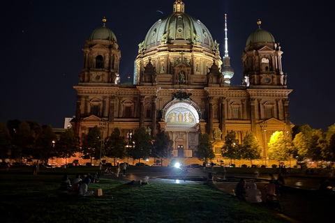 Berlin Night Walking Tour - Iconic Illuminated Landmarks Private Berlin Sunset Walking Tour - Iconic Landmarks
