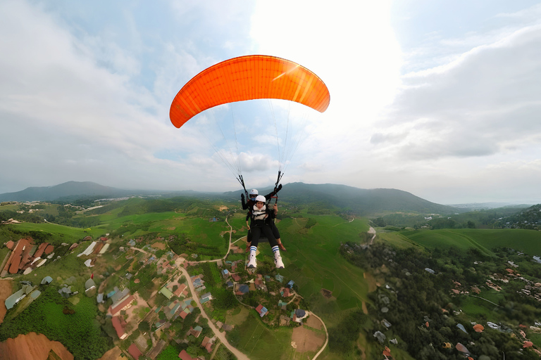 Fly Hanoi: Paragliding with Top Pilots & Roundtrip Transfer Standard Package: Flight with self-transportation