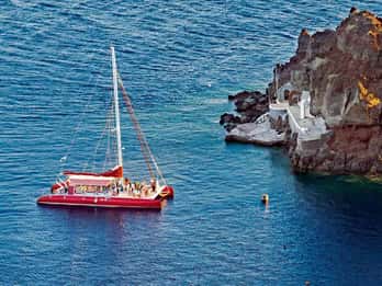 Santorini: Kryssningskatamaran med BBQ & Drycker Dag eller Solnedgång