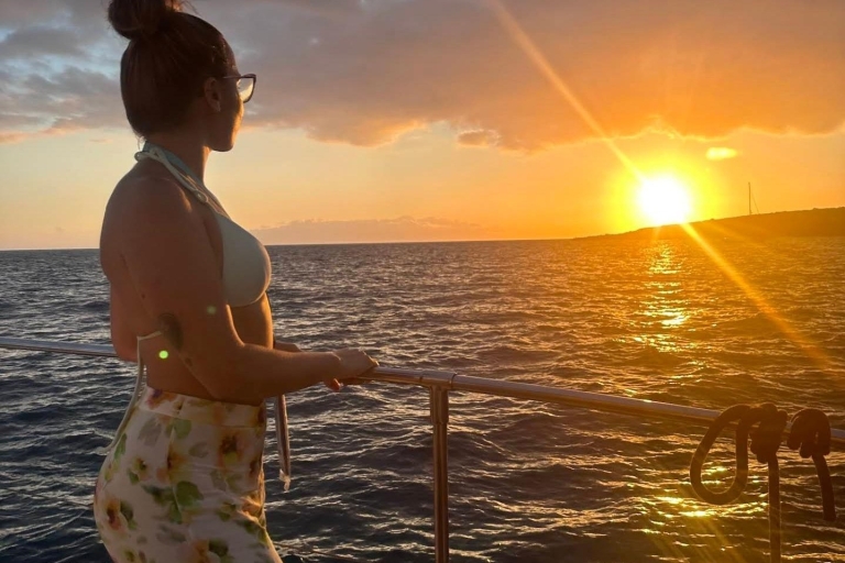 Tenerife: zonsondergang catamarantour met transfer, eten en drinkenTenerife: cruise bij zonsondergang met ophaalservice
