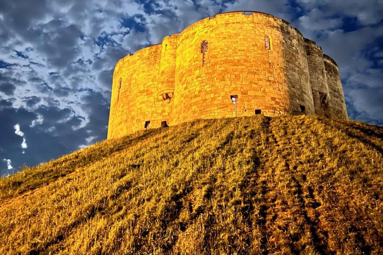 York: Guided Walking Tour with City Walls & Minster