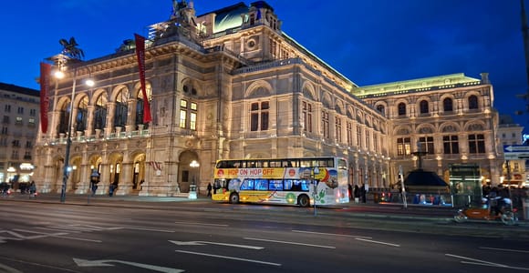 Vienna: Panoramic Night Tour by Bus