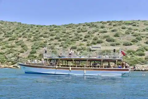 Bodrum: Black Island Tour with Lunch and Swimming Stops