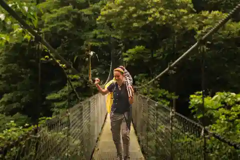 La Fortuna: Hanging Bridges and Zip Line Tour with Lunch