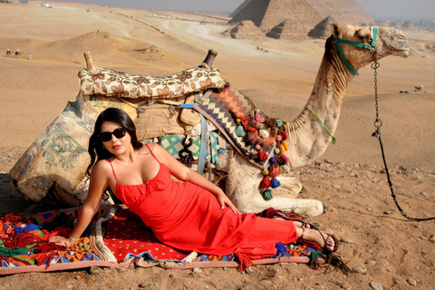 Pyramides, Sakkara et Memphis - Visite privée avec déjeunerVisite privée avec guide, transfert et déjeuner, à l&#039;exclusion des droits d&#039;entrée.