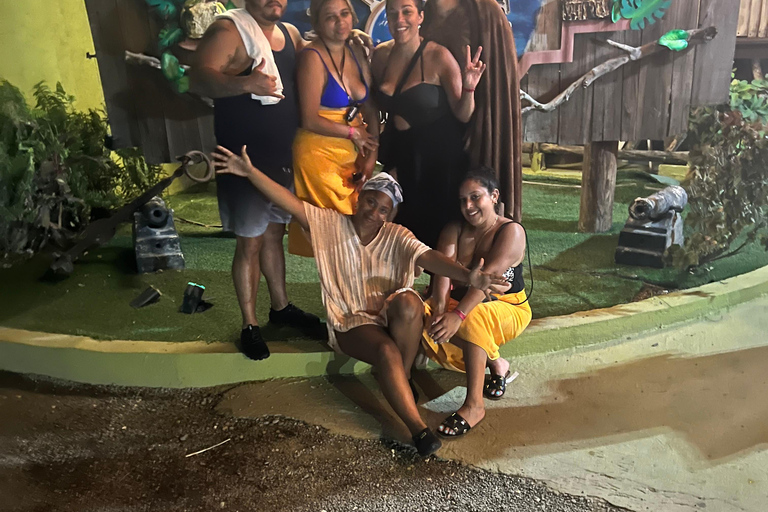 De Montego Bay: Excursão noturna particular à Lagoa Mística de FalmouthDe Montego Bay: Passeio noturno na lagoa mística de Falmouth